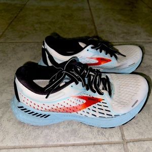 Brooks running shoes Sz 6